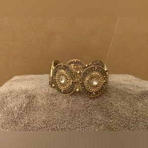 FILIGREE STYLE CUFF BRACELET. Stretch.